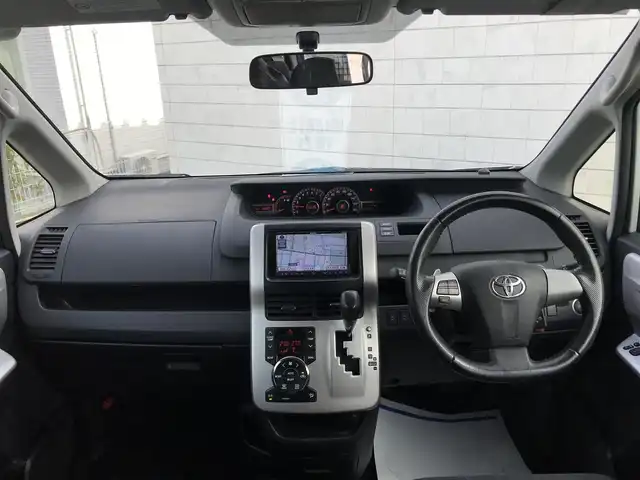 トヨタ ノア Si 栃木県 2013(平25)年 5.1万km ホワイトパールクリスタルシャイン )IDOMが運営する【じしゃロン小山店】の自社ローン専用車両になります。こちらは現金またはオートローンご利用時の価格です。自社ローンご希望の方は別途その旨お申付け下さい//禁煙車/純正フルセグナビ/（CD/DVD/AM/FMラジオ）/(Bluetooth)/スマートキー/プッシュスタート/バックカメラ/ＥＴＣ/両側パワースライドドア/チップアップシート/パドルシフト/ステアリングリモコン/電動格納ドアミラー/パワーウインドウ/オートライト/防眩ミラー