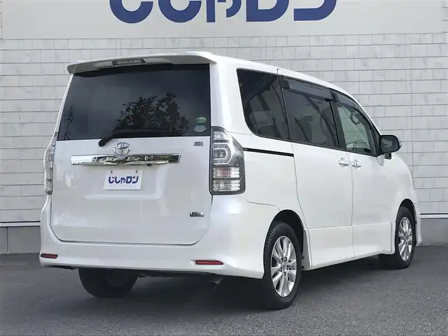 トヨタ ノア Si 栃木県 2013(平25)年 5.1万km ホワイトパールクリスタルシャイン )IDOMが運営する【じしゃロン小山店】の自社ローン専用車両になります。こちらは現金またはオートローンご利用時の価格です。自社ローンご希望の方は別途その旨お申付け下さい//禁煙車/純正フルセグナビ/（CD/DVD/AM/FMラジオ）/(Bluetooth)/スマートキー/プッシュスタート/バックカメラ/ＥＴＣ/両側パワースライドドア/チップアップシート/パドルシフト/ステアリングリモコン/電動格納ドアミラー/パワーウインドウ/オートライト/防眩ミラー