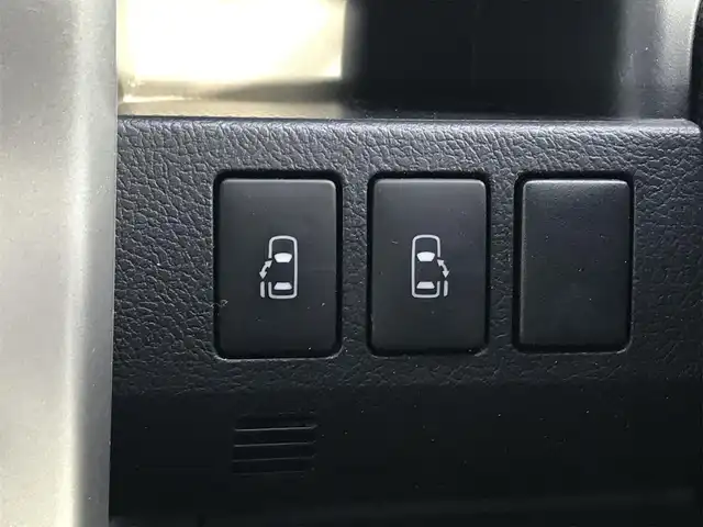 トヨタ ノア Si 栃木県 2013(平25)年 5.1万km ホワイトパールクリスタルシャイン )IDOMが運営する【じしゃロン小山店】の自社ローン専用車両になります。こちらは現金またはオートローンご利用時の価格です。自社ローンご希望の方は別途その旨お申付け下さい//禁煙車/純正フルセグナビ/（CD/DVD/AM/FMラジオ）/(Bluetooth)/スマートキー/プッシュスタート/バックカメラ/ＥＴＣ/両側パワースライドドア/チップアップシート/パドルシフト/ステアリングリモコン/電動格納ドアミラー/パワーウインドウ/オートライト/防眩ミラー