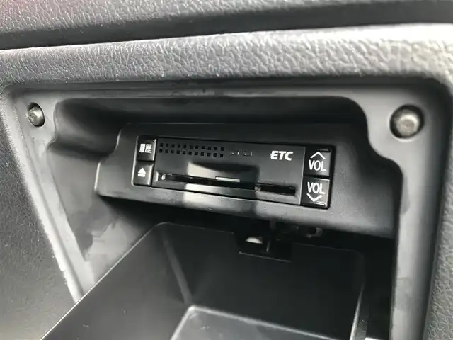 トヨタ ノア Si 栃木県 2013(平25)年 5.1万km ホワイトパールクリスタルシャイン )IDOMが運営する【じしゃロン小山店】の自社ローン専用車両になります。こちらは現金またはオートローンご利用時の価格です。自社ローンご希望の方は別途その旨お申付け下さい//禁煙車/純正フルセグナビ/（CD/DVD/AM/FMラジオ）/(Bluetooth)/スマートキー/プッシュスタート/バックカメラ/ＥＴＣ/両側パワースライドドア/チップアップシート/パドルシフト/ステアリングリモコン/電動格納ドアミラー/パワーウインドウ/オートライト/防眩ミラー