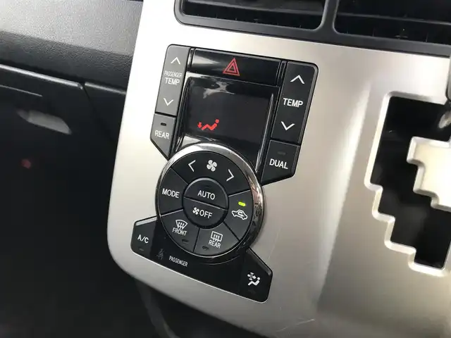 トヨタ ノア Si 栃木県 2013(平25)年 5.1万km ホワイトパールクリスタルシャイン )IDOMが運営する【じしゃロン小山店】の自社ローン専用車両になります。こちらは現金またはオートローンご利用時の価格です。自社ローンご希望の方は別途その旨お申付け下さい//禁煙車/純正フルセグナビ/（CD/DVD/AM/FMラジオ）/(Bluetooth)/スマートキー/プッシュスタート/バックカメラ/ＥＴＣ/両側パワースライドドア/チップアップシート/パドルシフト/ステアリングリモコン/電動格納ドアミラー/パワーウインドウ/オートライト/防眩ミラー