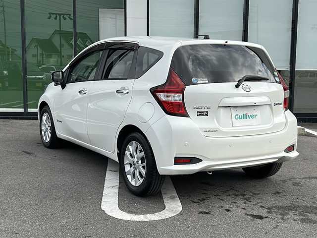 日産 ノート e－パワー メダリスト 岐阜県 2017(平29)年 7.8万km ブリリアントホワイトパール 登録時走行距離77838km/純正SDナビ/フルセグTV/全方位カメラ/ハーフレザーシート/ドライブレコーダー/純正アルミホイール/社外フロアマット/USB/ETC/オートエアコン/プッシュスタート/スマートキー/スペアキー/ABS/横滑り防止装置/コーナーセンサー/レーンキープアシスト/盗難防止装置/オートライト/LEDヘッドライト/エアバッグ/衝突被害軽減システム
