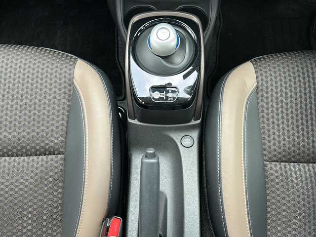 日産 ノート e－パワー メダリスト 岐阜県 2017(平29)年 7.8万km ブリリアントホワイトパール 登録時走行距離77838km/純正SDナビ/フルセグTV/全方位カメラ/ハーフレザーシート/ドライブレコーダー/純正アルミホイール/社外フロアマット/USB/ETC/オートエアコン/プッシュスタート/スマートキー/スペアキー/ABS/横滑り防止装置/コーナーセンサー/レーンキープアシスト/盗難防止装置/オートライト/LEDヘッドライト/エアバッグ/衝突被害軽減システム