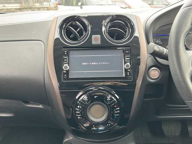 日産 ノート e－パワー メダリスト 岐阜県 2017(平29)年 7.8万km ブリリアントホワイトパール 登録時走行距離77838km/純正SDナビ/フルセグTV/全方位カメラ/ハーフレザーシート/ドライブレコーダー/純正アルミホイール/社外フロアマット/USB/ETC/オートエアコン/プッシュスタート/スマートキー/スペアキー/ABS/横滑り防止装置/コーナーセンサー/レーンキープアシスト/盗難防止装置/オートライト/LEDヘッドライト/エアバッグ/衝突被害軽減システム