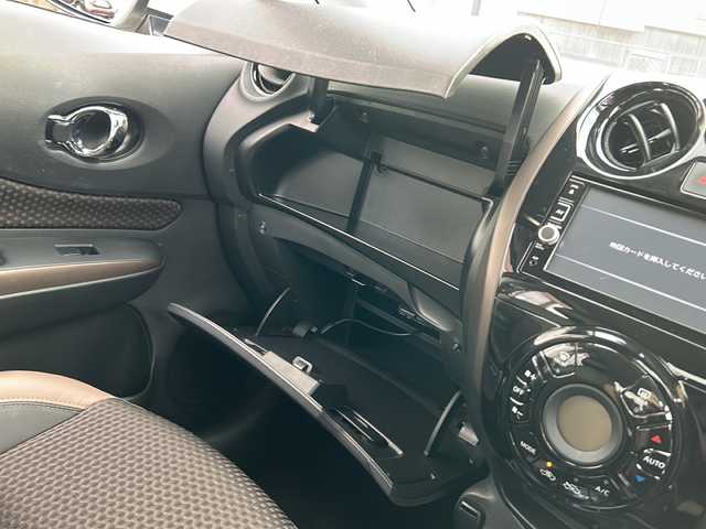 日産 ノート e－パワー メダリスト 岐阜県 2017(平29)年 7.8万km ブリリアントホワイトパール 登録時走行距離77838km/純正SDナビ/フルセグTV/全方位カメラ/ハーフレザーシート/ドライブレコーダー/純正アルミホイール/社外フロアマット/USB/ETC/オートエアコン/プッシュスタート/スマートキー/スペアキー/ABS/横滑り防止装置/コーナーセンサー/レーンキープアシスト/盗難防止装置/オートライト/LEDヘッドライト/エアバッグ/衝突被害軽減システム