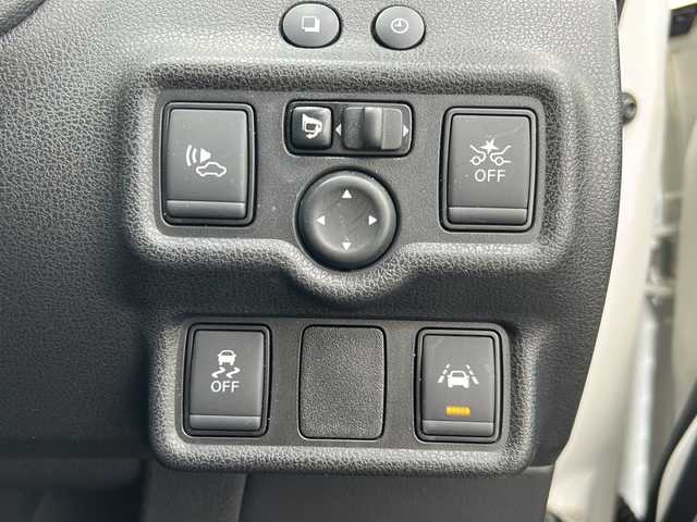 日産 ノート e－パワー メダリスト 岐阜県 2017(平29)年 7.8万km ブリリアントホワイトパール 登録時走行距離77838km/純正SDナビ/フルセグTV/全方位カメラ/ハーフレザーシート/ドライブレコーダー/純正アルミホイール/社外フロアマット/USB/ETC/オートエアコン/プッシュスタート/スマートキー/スペアキー/ABS/横滑り防止装置/コーナーセンサー/レーンキープアシスト/盗難防止装置/オートライト/LEDヘッドライト/エアバッグ/衝突被害軽減システム