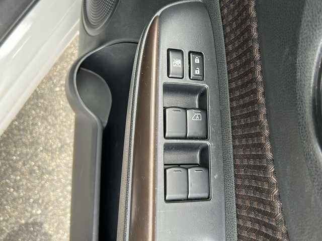 日産 ノート e－パワー メダリスト 岐阜県 2017(平29)年 7.8万km ブリリアントホワイトパール 登録時走行距離77838km/純正SDナビ/フルセグTV/全方位カメラ/ハーフレザーシート/ドライブレコーダー/純正アルミホイール/社外フロアマット/USB/ETC/オートエアコン/プッシュスタート/スマートキー/スペアキー/ABS/横滑り防止装置/コーナーセンサー/レーンキープアシスト/盗難防止装置/オートライト/LEDヘッドライト/エアバッグ/衝突被害軽減システム