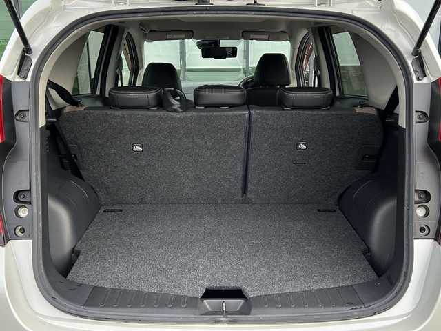 日産 ノート e－パワー メダリスト 岐阜県 2017(平29)年 7.8万km ブリリアントホワイトパール 登録時走行距離77838km/純正SDナビ/フルセグTV/全方位カメラ/ハーフレザーシート/ドライブレコーダー/純正アルミホイール/社外フロアマット/USB/ETC/オートエアコン/プッシュスタート/スマートキー/スペアキー/ABS/横滑り防止装置/コーナーセンサー/レーンキープアシスト/盗難防止装置/オートライト/LEDヘッドライト/エアバッグ/衝突被害軽減システム