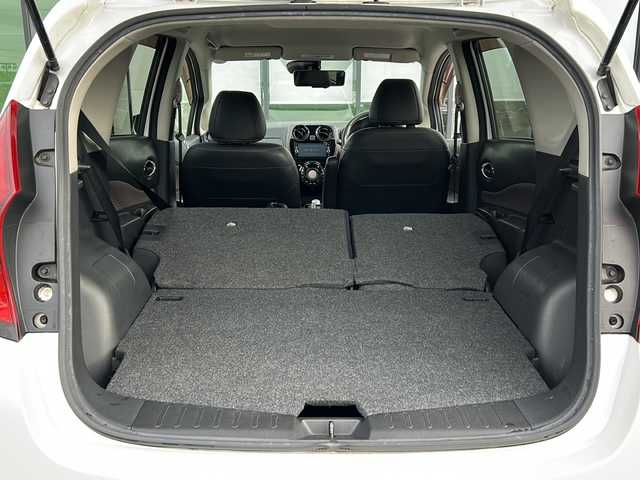 日産 ノート e－パワー メダリスト 岐阜県 2017(平29)年 7.8万km ブリリアントホワイトパール 登録時走行距離77838km/純正SDナビ/フルセグTV/全方位カメラ/ハーフレザーシート/ドライブレコーダー/純正アルミホイール/社外フロアマット/USB/ETC/オートエアコン/プッシュスタート/スマートキー/スペアキー/ABS/横滑り防止装置/コーナーセンサー/レーンキープアシスト/盗難防止装置/オートライト/LEDヘッドライト/エアバッグ/衝突被害軽減システム