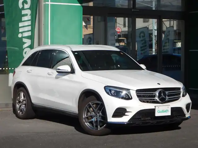 メルセデス・ベンツ ＧＬＣ２００ スポーツ 静岡県 2017(平29)年 6.4万km ポーラホワイト ターボ/アクティブブレーキアシスト/ブラインドスポットアシスト/レーンキープアシスト/アクティブレーンキーピングアシスト/アテンションアシスト/インテリジェントライトシステム/パーキングアシストパークトロニック/ステアリングパイロット/ルーフレール/純正HDDナビ/・フルセグ/・DVD再生/・CD再生/・Bluetooth/全方位モニター/純正ドライブレコーダー/クルーズコントロール/ビルトインETC/本革巻きステアリング/・電動チルト/パドルシフト/ハーフレザーシート/前席メモリー機能つきパワーシート/前席シートヒーター/前席ランバーサポート/パワーバックドア/オートライト/リアフォグライト/オートリトラミラー/純正トノカバー/ロケイターライティングイルミネーション/アンビエントライト/純正フロアマット/スマートキー×2/取扱説明書/新車保証書/整備記録簿/・新車6ヶ月点検、12ヶ月点検、R1、R4、R5、R6、R7