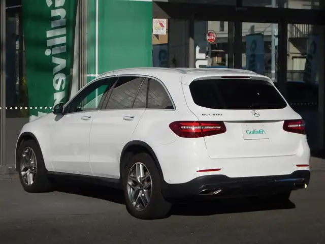 メルセデス・ベンツ ＧＬＣ２００ スポーツ 静岡県 2017(平29)年 6.4万km ポーラホワイト ターボ/アクティブブレーキアシスト/ブラインドスポットアシスト/レーンキープアシスト/アクティブレーンキーピングアシスト/アテンションアシスト/インテリジェントライトシステム/パーキングアシストパークトロニック/ステアリングパイロット/ルーフレール/純正HDDナビ/・フルセグ/・DVD再生/・CD再生/・Bluetooth/全方位モニター/純正ドライブレコーダー/クルーズコントロール/ビルトインETC/本革巻きステアリング/・電動チルト/パドルシフト/ハーフレザーシート/前席メモリー機能つきパワーシート/前席シートヒーター/前席ランバーサポート/パワーバックドア/オートライト/リアフォグライト/オートリトラミラー/純正トノカバー/ロケイターライティングイルミネーション/アンビエントライト/純正フロアマット/スマートキー×2/取扱説明書/新車保証書/整備記録簿/・新車6ヶ月点検、12ヶ月点検、R1、R4、R5、R6、R7