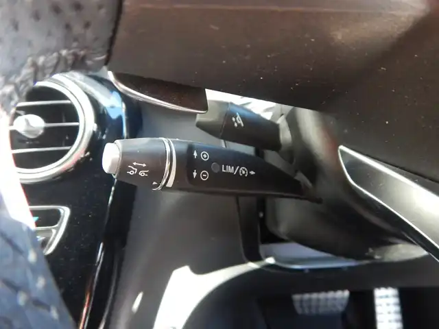 メルセデス・ベンツ ＧＬＣ２００ スポーツ 静岡県 2017(平29)年 6.4万km ポーラホワイト ターボ/アクティブブレーキアシスト/ブラインドスポットアシスト/レーンキープアシスト/アクティブレーンキーピングアシスト/アテンションアシスト/インテリジェントライトシステム/パーキングアシストパークトロニック/ステアリングパイロット/ルーフレール/純正HDDナビ/・フルセグ/・DVD再生/・CD再生/・Bluetooth/全方位モニター/純正ドライブレコーダー/クルーズコントロール/ビルトインETC/本革巻きステアリング/・電動チルト/パドルシフト/ハーフレザーシート/前席メモリー機能つきパワーシート/前席シートヒーター/前席ランバーサポート/パワーバックドア/オートライト/リアフォグライト/オートリトラミラー/純正トノカバー/ロケイターライティングイルミネーション/アンビエントライト/純正フロアマット/スマートキー×2/取扱説明書/新車保証書/整備記録簿/・新車6ヶ月点検、12ヶ月点検、R1、R4、R5、R6、R7