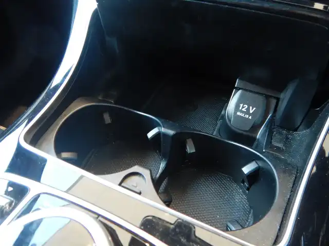 メルセデス・ベンツ ＧＬＣ２００ スポーツ 静岡県 2017(平29)年 6.4万km ポーラホワイト ターボ/アクティブブレーキアシスト/ブラインドスポットアシスト/レーンキープアシスト/アクティブレーンキーピングアシスト/アテンションアシスト/インテリジェントライトシステム/パーキングアシストパークトロニック/ステアリングパイロット/ルーフレール/純正HDDナビ/・フルセグ/・DVD再生/・CD再生/・Bluetooth/全方位モニター/純正ドライブレコーダー/クルーズコントロール/ビルトインETC/本革巻きステアリング/・電動チルト/パドルシフト/ハーフレザーシート/前席メモリー機能つきパワーシート/前席シートヒーター/前席ランバーサポート/パワーバックドア/オートライト/リアフォグライト/オートリトラミラー/純正トノカバー/ロケイターライティングイルミネーション/アンビエントライト/純正フロアマット/スマートキー×2/取扱説明書/新車保証書/整備記録簿/・新車6ヶ月点検、12ヶ月点検、R1、R4、R5、R6、R7