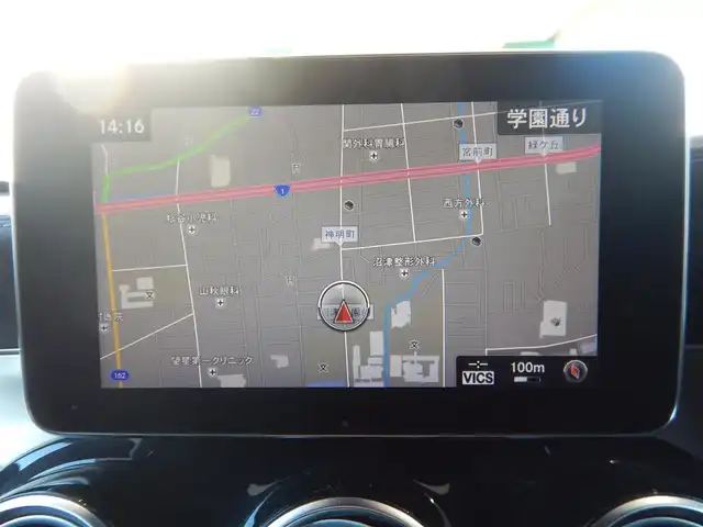 メルセデス・ベンツ ＧＬＣ２００ スポーツ 静岡県 2017(平29)年 6.4万km ポーラホワイト ターボ/アクティブブレーキアシスト/ブラインドスポットアシスト/レーンキープアシスト/アクティブレーンキーピングアシスト/アテンションアシスト/インテリジェントライトシステム/パーキングアシストパークトロニック/ステアリングパイロット/ルーフレール/純正HDDナビ/・フルセグ/・DVD再生/・CD再生/・Bluetooth/全方位モニター/純正ドライブレコーダー/クルーズコントロール/ビルトインETC/本革巻きステアリング/・電動チルト/パドルシフト/ハーフレザーシート/前席メモリー機能つきパワーシート/前席シートヒーター/前席ランバーサポート/パワーバックドア/オートライト/リアフォグライト/オートリトラミラー/純正トノカバー/ロケイターライティングイルミネーション/アンビエントライト/純正フロアマット/スマートキー×2/取扱説明書/新車保証書/整備記録簿/・新車6ヶ月点検、12ヶ月点検、R1、R4、R5、R6、R7