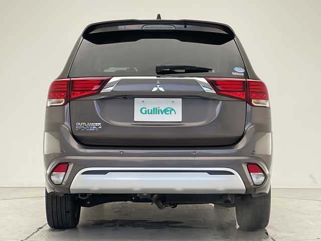 三菱 アウトランダー ＰＨＥＶ G 愛知県 2018(平30)年 1.5万km クォーツブラウンメタリック SDナビ/全方位カメラ/インテリジェントミラー/ドライブレコーダー/ブラインドスポットモニター/レーダークルーズコントロール/コーナーセンサー/オートマチックハイビーム/パドルシフト/ステアリングヒーター/シートヒーター/パワーシート/LEDヘッドライト/純正アルミホイール/電動リアゲート/衝突軽減システム/ステアリングスイッチ/スマートキー/プッシュスタート