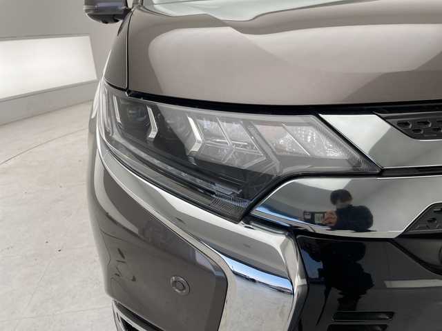 三菱 アウトランダー ＰＨＥＶ G 愛知県 2018(平30)年 1.5万km クォーツブラウンメタリック SDナビ/全方位カメラ/インテリジェントミラー/ドライブレコーダー/ブラインドスポットモニター/レーダークルーズコントロール/コーナーセンサー/オートマチックハイビーム/パドルシフト/ステアリングヒーター/シートヒーター/パワーシート/LEDヘッドライト/純正アルミホイール/電動リアゲート/衝突軽減システム/ステアリングスイッチ/スマートキー/プッシュスタート