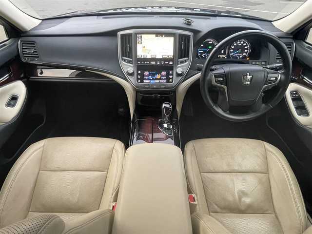 トヨタ クラウン ハイブリッド ロイヤルサルーンG 東京都 2017(平29)年 14.2万km ブラック サンルーフ/セーフティセンス/プリクラッシュセーフティ/レーントレーシングアシスト/オートハイビーム/ブラインドスポットモニター/純正メーカーナビ/パノラミックビューモニター/CD/DVD/BT/AM/FM/TV/レザーシート/シートヒーター / ベンチレーション/パワーシート/LEDヘッドライト / フォグ/ビルトインETC２．０/2列目サンシェード/MTモード付AT/保証書・取説・スペアキー