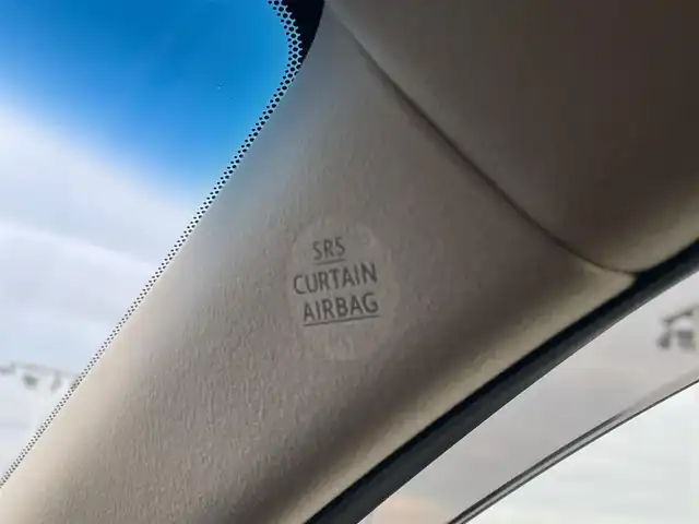 トヨタ クラウン ハイブリッド ロイヤルサルーンG 東京都 2017(平29)年 14.2万km ブラック サンルーフ/セーフティセンス/プリクラッシュセーフティ/レーントレーシングアシスト/オートハイビーム/ブラインドスポットモニター/純正メーカーナビ/パノラミックビューモニター/CD/DVD/BT/AM/FM/TV/レザーシート/シートヒーター / ベンチレーション/パワーシート/LEDヘッドライト / フォグ/ビルトインETC２．０/2列目サンシェード/MTモード付AT/保証書・取説・スペアキー