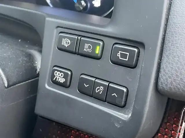 トヨタ クラウン ハイブリッド ロイヤルサルーンG 東京都 2017(平29)年 14.2万km ブラック サンルーフ/セーフティセンス/プリクラッシュセーフティ/レーントレーシングアシスト/オートハイビーム/ブラインドスポットモニター/純正メーカーナビ/パノラミックビューモニター/CD/DVD/BT/AM/FM/TV/レザーシート/シートヒーター / ベンチレーション/パワーシート/LEDヘッドライト / フォグ/ビルトインETC２．０/2列目サンシェード/MTモード付AT/保証書・取説・スペアキー