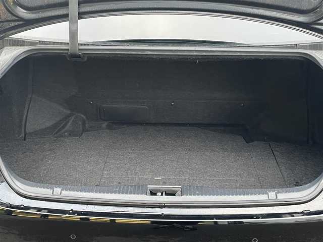 トヨタ クラウン ハイブリッド ロイヤルサルーンG 東京都 2017(平29)年 14.2万km ブラック サンルーフ/セーフティセンス/プリクラッシュセーフティ/レーントレーシングアシスト/オートハイビーム/ブラインドスポットモニター/純正メーカーナビ/パノラミックビューモニター/CD/DVD/BT/AM/FM/TV/レザーシート/シートヒーター / ベンチレーション/パワーシート/LEDヘッドライト / フォグ/ビルトインETC２．０/2列目サンシェード/MTモード付AT/保証書・取説・スペアキー