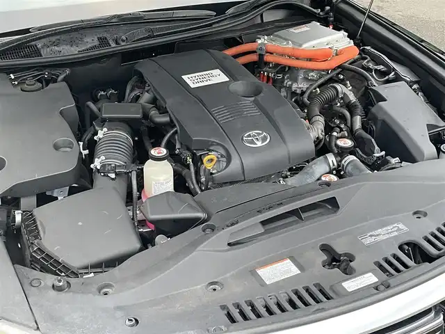 トヨタ クラウン ハイブリッド ロイヤルサルーンG 東京都 2017(平29)年 14.2万km ブラック サンルーフ/セーフティセンス/プリクラッシュセーフティ/レーントレーシングアシスト/オートハイビーム/ブラインドスポットモニター/純正メーカーナビ/パノラミックビューモニター/CD/DVD/BT/AM/FM/TV/レザーシート/シートヒーター / ベンチレーション/パワーシート/LEDヘッドライト / フォグ/ビルトインETC２．０/2列目サンシェード/MTモード付AT/保証書・取説・スペアキー