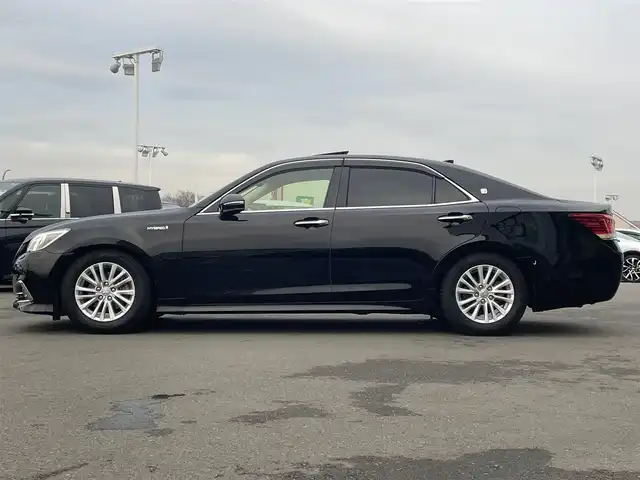 トヨタ クラウン ハイブリッド ロイヤルサルーンG 東京都 2017(平29)年 14.2万km ブラック サンルーフ/セーフティセンス/プリクラッシュセーフティ/レーントレーシングアシスト/オートハイビーム/ブラインドスポットモニター/純正メーカーナビ/パノラミックビューモニター/CD/DVD/BT/AM/FM/TV/レザーシート/シートヒーター / ベンチレーション/パワーシート/LEDヘッドライト / フォグ/ビルトインETC２．０/2列目サンシェード/MTモード付AT/保証書・取説・スペアキー