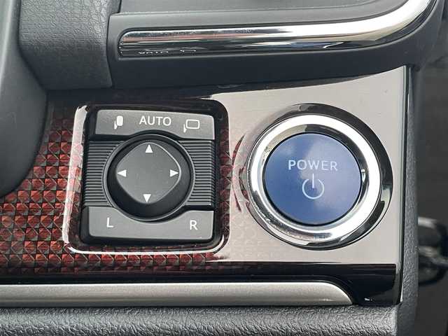 トヨタ クラウン ハイブリッド ロイヤルサルーンG 東京都 2017(平29)年 14.2万km ブラック サンルーフ/セーフティセンス/プリクラッシュセーフティ/レーントレーシングアシスト/オートハイビーム/ブラインドスポットモニター/純正メーカーナビ/パノラミックビューモニター/CD/DVD/BT/AM/FM/TV/レザーシート/シートヒーター / ベンチレーション/パワーシート/LEDヘッドライト / フォグ/ビルトインETC２．０/2列目サンシェード/MTモード付AT/保証書・取説・スペアキー