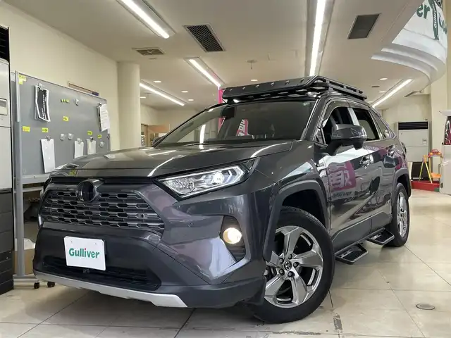 トヨタ ＲＡＶ４ ハイブリットG 東京都 2019(令1)年 2.4万km グレーメタリック ○革シート/○純正メモリーナビ/　CD・DVD・BT・フルセグ/○バックカメラ/○ETC/○ドライブレコーダー/○ACC/○BSM/○LKA/○ステアリングヒーター/○ステアリングスイッチ/○オートハイビームアシスト/○革巻きステアリング/○パワーバックドア/○フロアマット/○ドアバイザー/○シートヒーター/○パワーシート/○社外ルーフキャリア/○社外サイドステップ/○保証書/○取扱説明書/○スペアキー