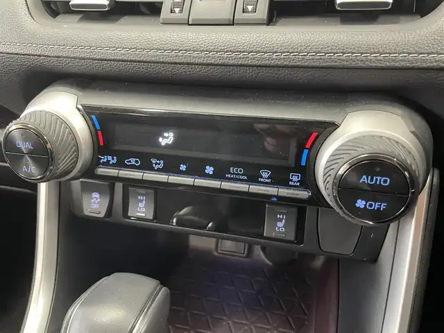 トヨタ ＲＡＶ４ ハイブリットG 東京都 2019(令1)年 2.4万km グレーメタリック ○革シート/○純正メモリーナビ/　CD・DVD・BT・フルセグ/○バックカメラ/○ETC/○ドライブレコーダー/○ACC/○BSM/○LKA/○ステアリングヒーター/○ステアリングスイッチ/○オートハイビームアシスト/○革巻きステアリング/○パワーバックドア/○フロアマット/○ドアバイザー/○シートヒーター/○パワーシート/○社外ルーフキャリア/○社外サイドステップ/○保証書/○取扱説明書/○スペアキー