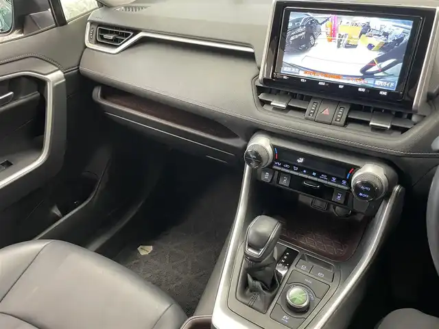 トヨタ ＲＡＶ４ ハイブリットG 東京都 2019(令1)年 2.4万km グレーメタリック ○革シート/○純正メモリーナビ/　CD・DVD・BT・フルセグ/○バックカメラ/○ETC/○ドライブレコーダー/○ACC/○BSM/○LKA/○ステアリングヒーター/○ステアリングスイッチ/○オートハイビームアシスト/○革巻きステアリング/○パワーバックドア/○フロアマット/○ドアバイザー/○シートヒーター/○パワーシート/○社外ルーフキャリア/○社外サイドステップ/○保証書/○取扱説明書/○スペアキー
