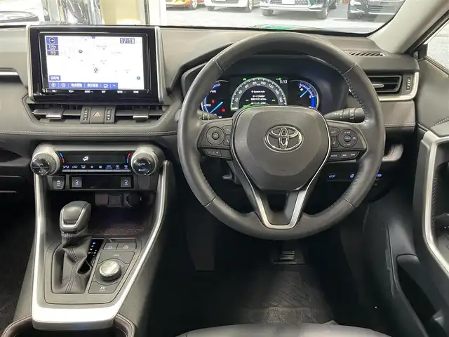 トヨタ ＲＡＶ４ ハイブリットG 東京都 2019(令1)年 2.4万km グレーメタリック ○革シート/○純正メモリーナビ/　CD・DVD・BT・フルセグ/○バックカメラ/○ETC/○ドライブレコーダー/○ACC/○BSM/○LKA/○ステアリングヒーター/○ステアリングスイッチ/○オートハイビームアシスト/○革巻きステアリング/○パワーバックドア/○フロアマット/○ドアバイザー/○シートヒーター/○パワーシート/○社外ルーフキャリア/○社外サイドステップ/○保証書/○取扱説明書/○スペアキー