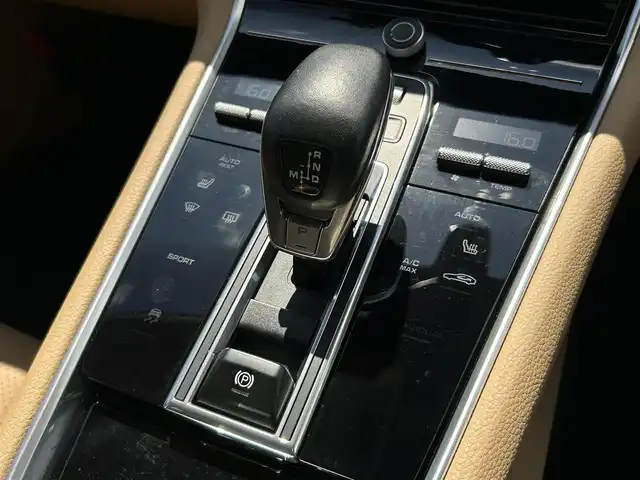 ポルシェ パナメーラ 茨城県 2019(令1)年 5.1万km 白 ワンオーナー　/ソフトクローズドア　/ＰＡＳＭ　/３６０度カメラ　/衝突軽減Ｂ　/ＡＣＣ　/ＬＫＡ　/ポルシェエントリーＤ　/ベージュ革　/シートヒーター　/Ｍ付ＰＷシート　/ＰＷテールゲート　/ナビ　/ＢＴ　/ＬＥＤ　/ＥＴＣ