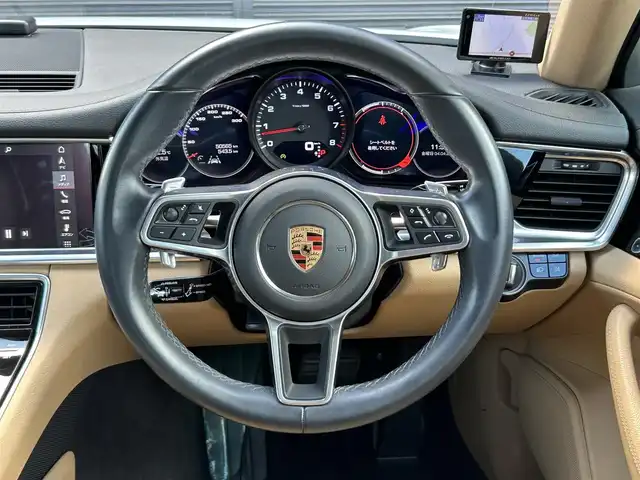 ポルシェ パナメーラ 茨城県 2019(令1)年 5.1万km 白 ワンオーナー　/ソフトクローズドア　/ＰＡＳＭ　/３６０度カメラ　/衝突軽減Ｂ　/ＡＣＣ　/ＬＫＡ　/ポルシェエントリーＤ　/ベージュ革　/シートヒーター　/Ｍ付ＰＷシート　/ＰＷテールゲート　/ナビ　/ＢＴ　/ＬＥＤ　/ＥＴＣ