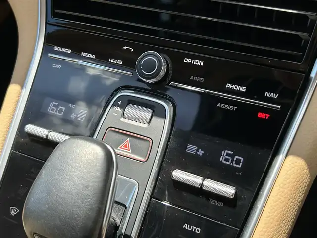 ポルシェ パナメーラ 茨城県 2019(令1)年 5.1万km 白 ワンオーナー　/ソフトクローズドア　/ＰＡＳＭ　/３６０度カメラ　/衝突軽減Ｂ　/ＡＣＣ　/ＬＫＡ　/ポルシェエントリーＤ　/ベージュ革　/シートヒーター　/Ｍ付ＰＷシート　/ＰＷテールゲート　/ナビ　/ＢＴ　/ＬＥＤ　/ＥＴＣ