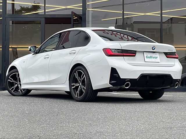 ＢＭＷ ＢＭＷ ３２０ｉ Mスポーツ 大阪府 2023(令5)年 0.7万km アルピンホワイトⅢ 純正ナビ/USB/Bluetooth/AppleCarPlay/全方位カメラ/ヘッドアップディスプレイ/アシストドライビングプラス/BSM/半革シート/温席/パークベンチレーション/純正前後ドライブレコーダー/パワーシートD/N席/オートワイパー/オートハイビーム/ビルトインETC/純正18インチAW/電動トランク/取説/保証書/スペアキーx1