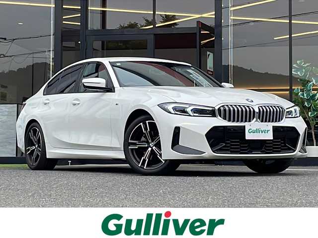 ＢＭＷ ＢＭＷ ３２０ｉ Mスポーツ 大阪府 2023(令5)年 0.7万km アルピンホワイトⅢ 純正ナビ/USB/Bluetooth/AppleCarPlay/全方位カメラ/ヘッドアップディスプレイ/アシストドライビングプラス/BSM/半革シート/温席/パークベンチレーション/純正前後ドライブレコーダー/パワーシートD/N席/オートワイパー/オートハイビーム/ビルトインETC/純正18インチAW/電動トランク/取説/保証書/スペアキーx1
