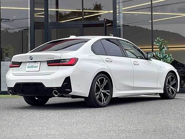 ＢＭＷ ＢＭＷ ３２０ｉ Mスポーツ 大阪府 2023(令5)年 0.7万km アルピンホワイトⅢ 純正ナビ/USB/Bluetooth/AppleCarPlay/全方位カメラ/ヘッドアップディスプレイ/アシストドライビングプラス/BSM/半革シート/温席/パークベンチレーション/純正前後ドライブレコーダー/パワーシートD/N席/オートワイパー/オートハイビーム/ビルトインETC/純正18インチAW/電動トランク/取説/保証書/スペアキーx1