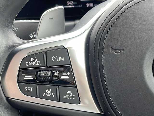 ＢＭＷ ＢＭＷ ３２０ｉ Mスポーツ 大阪府 2023(令5)年 0.7万km アルピンホワイトⅢ 純正ナビ/USB/Bluetooth/AppleCarPlay/全方位カメラ/ヘッドアップディスプレイ/アシストドライビングプラス/BSM/半革シート/温席/パークベンチレーション/純正前後ドライブレコーダー/パワーシートD/N席/オートワイパー/オートハイビーム/ビルトインETC/純正18インチAW/電動トランク/取説/保証書/スペアキーx1