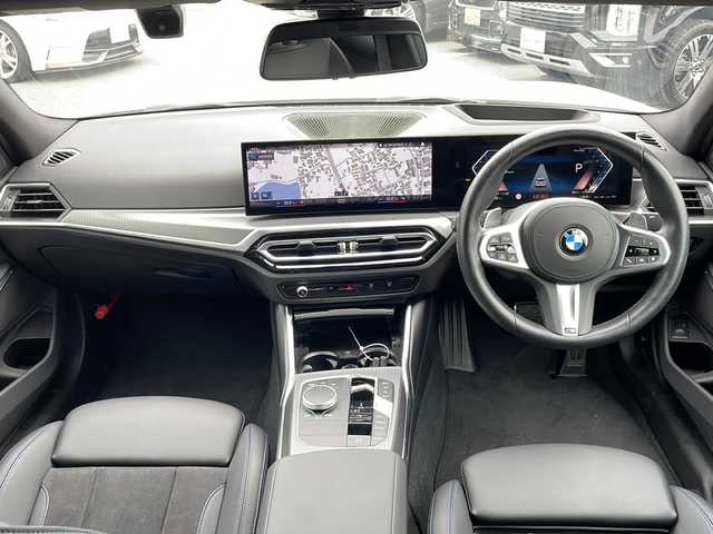 ＢＭＷ ＢＭＷ ３２０ｉ Mスポーツ 大阪府 2023(令5)年 0.7万km アルピンホワイトⅢ 純正ナビ/USB/Bluetooth/AppleCarPlay/全方位カメラ/ヘッドアップディスプレイ/アシストドライビングプラス/BSM/半革シート/温席/パークベンチレーション/純正前後ドライブレコーダー/パワーシートD/N席/オートワイパー/オートハイビーム/ビルトインETC/純正18インチAW/電動トランク/取説/保証書/スペアキーx1