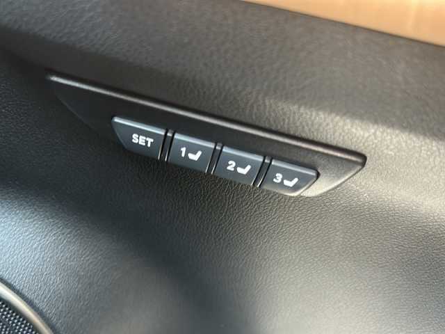 レクサス ＮＸ 300h Iパッケージ 福島県 2016(平28)年 10.7万km ソニッククォーツ レザーシート/純正メモリナビ＆フルセグＴＶ/（ＤＶＤ＆ＵＳＢ＆ＢＴ）/バックカメラ/クルーズコントロール/レーンキープアシスト/コーナーセンサー/社外レーダー/ＥＴＣ/純正１８inアルミホイール/パワーシート/シートヒーター/パワーバックドア/オートライト/ＬＥＤライト/オートハイビーム/フォグランプ/ウィンカーミラー/電動格納ミラー/スマートキー/プッシュスタート/Ｗ＋サイド+カーテンエアバッグ/横滑り防止装置/ＡＢＳ/純正フロアマット/新車保証書/取扱説明書