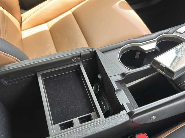 レクサス ＮＸ 300h Iパッケージ 福島県 2016(平28)年 10.7万km ソニッククォーツ レザーシート/純正メモリナビ＆フルセグＴＶ/（ＤＶＤ＆ＵＳＢ＆ＢＴ）/バックカメラ/クルーズコントロール/レーンキープアシスト/コーナーセンサー/社外レーダー/ＥＴＣ/純正１８inアルミホイール/パワーシート/シートヒーター/パワーバックドア/オートライト/ＬＥＤライト/オートハイビーム/フォグランプ/ウィンカーミラー/電動格納ミラー/スマートキー/プッシュスタート/Ｗ＋サイド+カーテンエアバッグ/横滑り防止装置/ＡＢＳ/純正フロアマット/新車保証書/取扱説明書