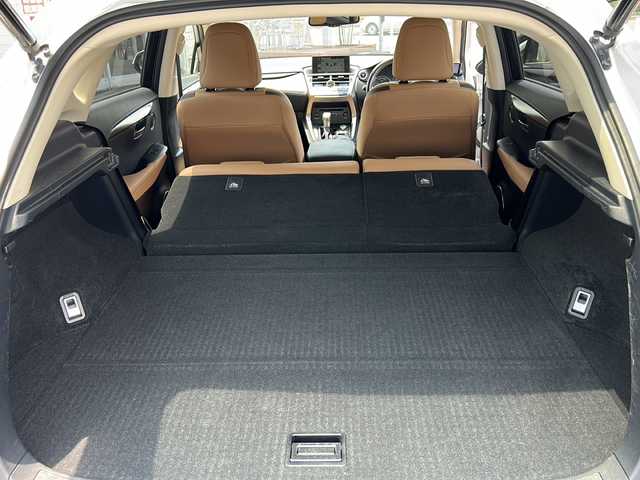 レクサス ＮＸ 300h Iパッケージ 福島県 2016(平28)年 10.7万km ソニッククォーツ レザーシート/純正メモリナビ＆フルセグＴＶ/（ＤＶＤ＆ＵＳＢ＆ＢＴ）/バックカメラ/クルーズコントロール/レーンキープアシスト/コーナーセンサー/社外レーダー/ＥＴＣ/純正１８inアルミホイール/パワーシート/シートヒーター/パワーバックドア/オートライト/ＬＥＤライト/オートハイビーム/フォグランプ/ウィンカーミラー/電動格納ミラー/スマートキー/プッシュスタート/Ｗ＋サイド+カーテンエアバッグ/横滑り防止装置/ＡＢＳ/純正フロアマット/新車保証書/取扱説明書
