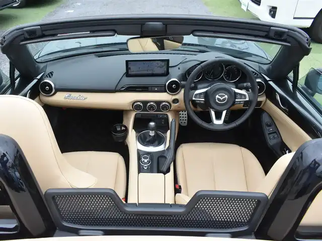 マツダ ロードスター S レザーパッケージ Vセレクション 神奈川県 2024(令6)年 0.3万km マシーングレープレミアムM 6速マニュアル/ワンオーナー/タンレザーシート/純正SDナビ/Bluetoothオーディオ/フルセグテレビ/バックカメラ/衝突軽減ブレーキ/レーンキープアシスト/衝突軽減ブレーキ/ＥＴＣ/純正１６inアルミホイール/オートライト/ＬＥＤライト/スマートキー/プッシュスタート/純正フロアマット/保証書