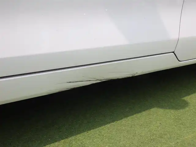 トヨタ エスクァイア Gi 千葉県 2018(平30)年 5万km ホワイトパールクリスタルシャイン Toyota Safety Sense/・プリクラッシュセーフティ/・レーンディパーチャーアラート/・オートハイビーム/クルーズコントロール/両側パワースライドドア/純正SDナビ/地デジTV/【DVD/CD再生機能　Bluetooth接続】/バックカメラ/フリップダウンモニター（V12T-R66C）/前席シートヒーター/革巻きステアリング/ETC/LEDヘッドライト/フォグライト/ウインカーミラー/クリアランスソナー/純正15インチアルミホイル/スマートキー