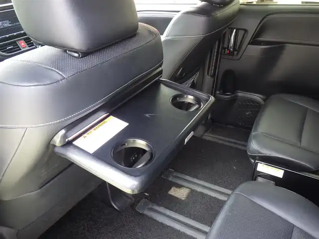 トヨタ エスクァイア Gi 千葉県 2018(平30)年 5万km ホワイトパールクリスタルシャイン Toyota Safety Sense/・プリクラッシュセーフティ/・レーンディパーチャーアラート/・オートハイビーム/クルーズコントロール/両側パワースライドドア/純正SDナビ/地デジTV/【DVD/CD再生機能　Bluetooth接続】/バックカメラ/フリップダウンモニター（V12T-R66C）/前席シートヒーター/革巻きステアリング/ETC/LEDヘッドライト/フォグライト/ウインカーミラー/クリアランスソナー/純正15インチアルミホイル/スマートキー