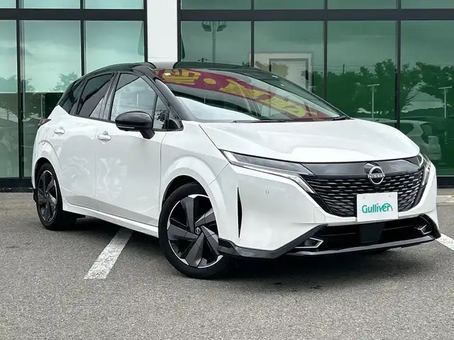 日産 オーラ G レザーエディション 和歌山県 2022(令4)年 6.9万km ピュアホワイトパール / スーパーブラック 2トーン 純正9インチナビ/（BT/AM/FM/HDMI)/AppleCarPlay/フルセグTV/全方位カメラ/衝突軽減ブレーキ/レーンキープアシスト/前後コーナーセンサー/レーダークルーズコントロール/ブラインドスポットモニター/オートライト/ビルトインETC２．０/前席シートヒーター/ステアリングヒーター/ステアリングリモコン/BOSEスピーカー/置くだけ充電/デジタルインナーミラー/LEDヘッドライト/フォグランプ/純正17インチアルミ