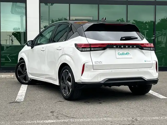 日産 オーラ G レザーエディション 和歌山県 2022(令4)年 6.9万km ピュアホワイトパール / スーパーブラック 2トーン 純正9インチナビ/（BT/AM/FM/HDMI)/AppleCarPlay/フルセグTV/全方位カメラ/衝突軽減ブレーキ/レーンキープアシスト/前後コーナーセンサー/レーダークルーズコントロール/ブラインドスポットモニター/オートライト/ビルトインETC２．０/前席シートヒーター/ステアリングヒーター/ステアリングリモコン/BOSEスピーカー/置くだけ充電/デジタルインナーミラー/LEDヘッドライト/フォグランプ/純正17インチアルミ