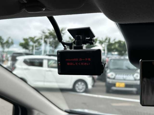 日産 オーラ G レザーエディション 和歌山県 2022(令4)年 6.9万km ピュアホワイトパール / スーパーブラック 2トーン 純正9インチナビ/（BT/AM/FM/HDMI)/AppleCarPlay/フルセグTV/全方位カメラ/衝突軽減ブレーキ/レーンキープアシスト/前後コーナーセンサー/レーダークルーズコントロール/ブラインドスポットモニター/オートライト/ビルトインETC２．０/前席シートヒーター/ステアリングヒーター/ステアリングリモコン/BOSEスピーカー/置くだけ充電/デジタルインナーミラー/LEDヘッドライト/フォグランプ/純正17インチアルミ