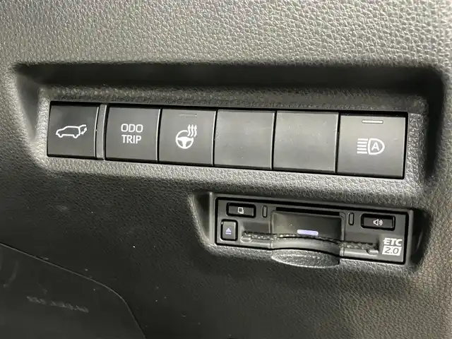 トヨタ ＲＡＶ４ アドベンチャー 東京都 2023(令5)年 3.1万km アティチュードブラックマイカ 10.5インチコネクテッドナビ/・地上デジタルテレビ/・USB入力/・AppleCarPlay/AndroidAuto/・ETC20/・DCM/・Bモニター/・デジタルインナーミラー/トヨタセイフティセンス/・プリクラッスュセーフティ/・レーダークルーズコントロール/・ロードサインアシスト/・ドライバー異常時対応システム/・横断歩行者検知機能/・緊急時操舵支援/・レーントレーシングアシストボート/・オートマチックハイビーム/・カーブ速度抑制機能/・低速時加速抑制機能/レザーシート・シートメモリー・電動シート（運転席）/・シートヒーター/パワーバックドア/LEDヘッドライト/HOLD/スポーツモード/スマートキー/カーテンエアバック/ISOFIX/4WD/純正ルーフレール/純正アルミホイール19インチ/純正フロアマット/メーカー保証書/点検整備記録簿R6・7年