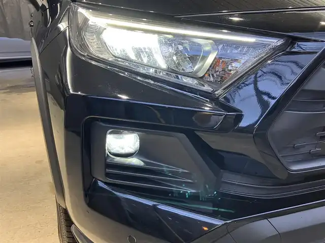 トヨタ ＲＡＶ４ アドベンチャー 東京都 2023(令5)年 3.1万km アティチュードブラックマイカ 10.5インチコネクテッドナビ/・地上デジタルテレビ/・USB入力/・AppleCarPlay/AndroidAuto/・ETC20/・DCM/・Bモニター/・デジタルインナーミラー/トヨタセイフティセンス/・プリクラッスュセーフティ/・レーダークルーズコントロール/・ロードサインアシスト/・ドライバー異常時対応システム/・横断歩行者検知機能/・緊急時操舵支援/・レーントレーシングアシストボート/・オートマチックハイビーム/・カーブ速度抑制機能/・低速時加速抑制機能/レザーシート・シートメモリー・電動シート（運転席）/・シートヒーター/パワーバックドア/LEDヘッドライト/HOLD/スポーツモード/スマートキー/カーテンエアバック/ISOFIX/4WD/純正ルーフレール/純正アルミホイール19インチ/純正フロアマット/メーカー保証書/点検整備記録簿R6・7年